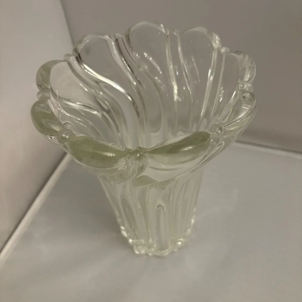 1990s Mikasa Clear Glass Swirl Vase Fluted‎ Petal Top Heavy Mid Century Modern
